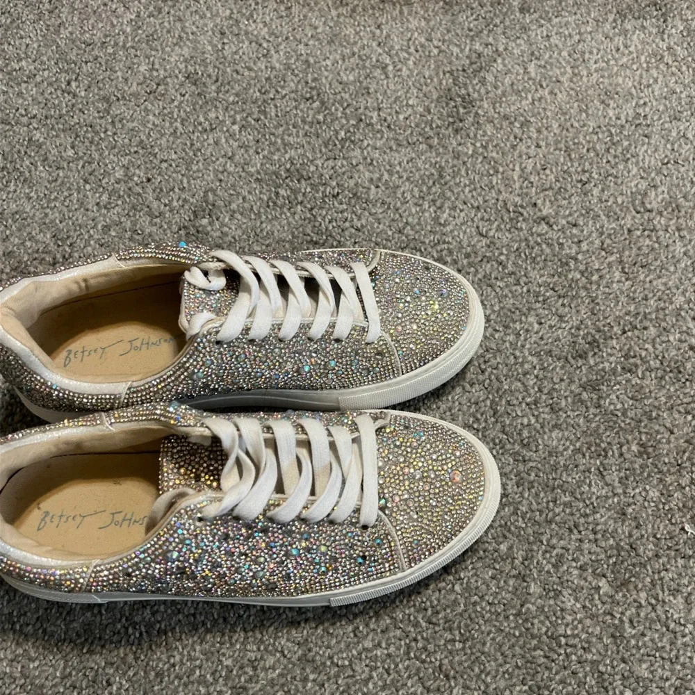 Betsey Johnson Sidny Rhinestone Platform Sneakers Womens 8.5 Silver Iridescent